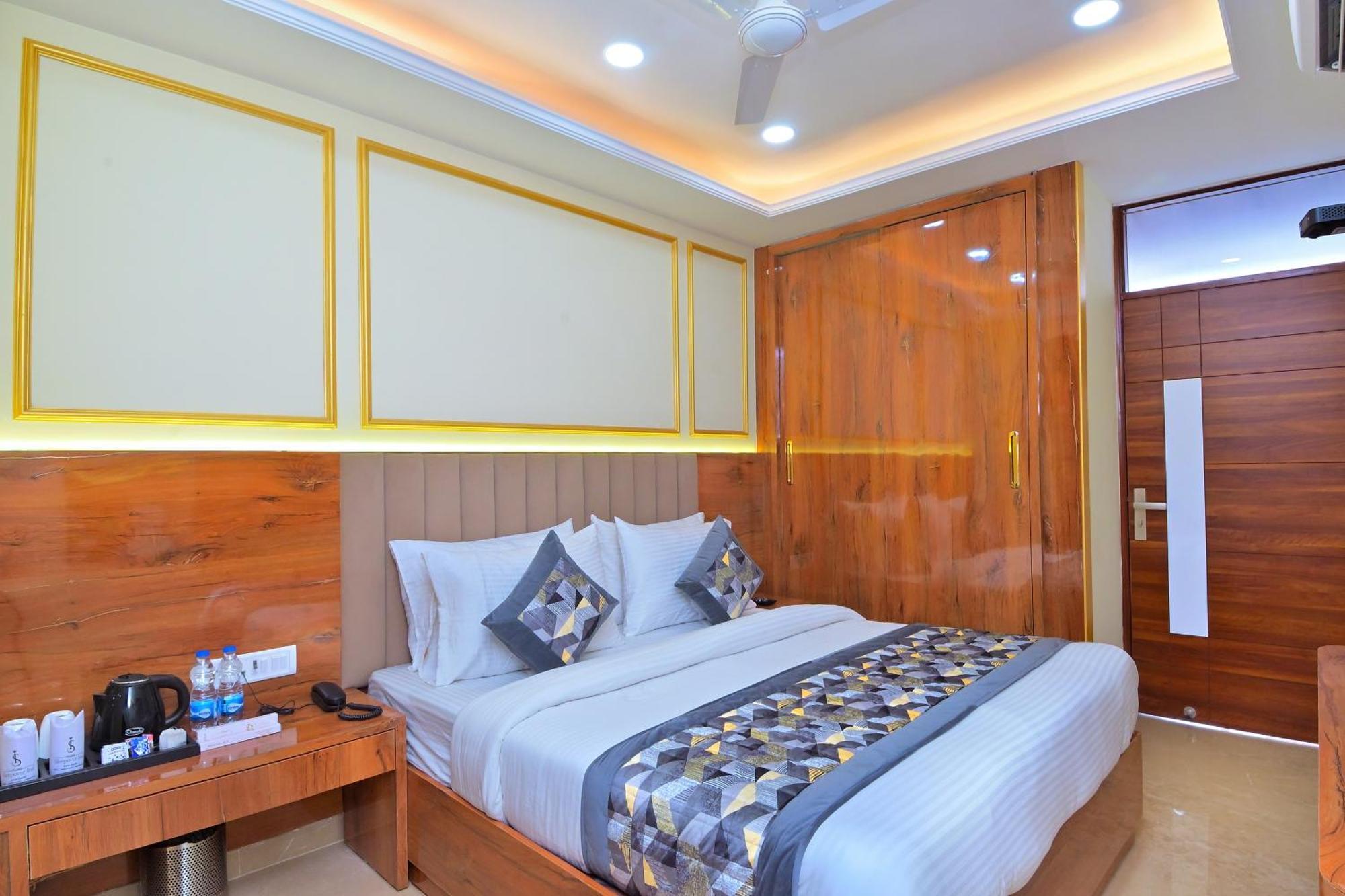 Bed & Breakfast Sleepover New Delhi